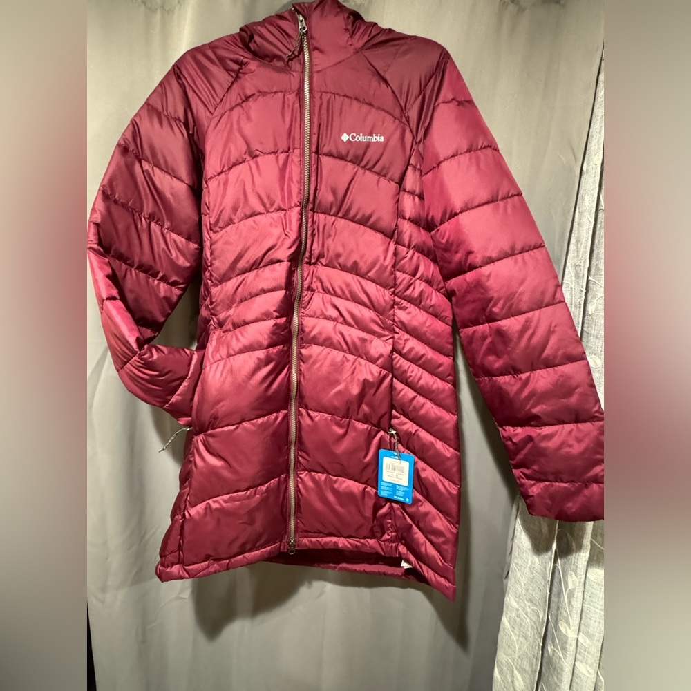 New with tags maroon long Columbia puffer jacket